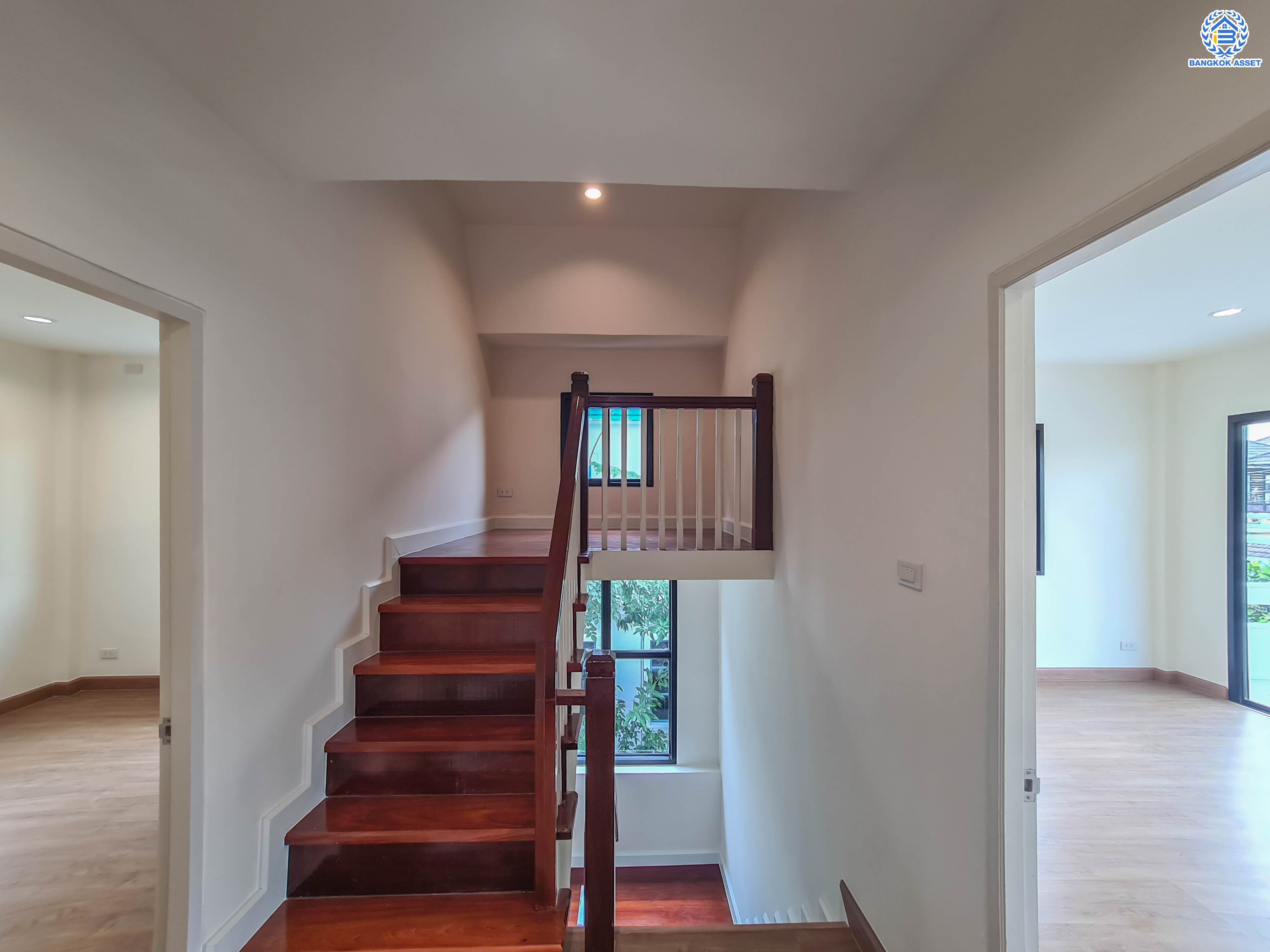 บ้านมือสองตกแต่งใหม่ แบรนด์ LH โครงการ ชัยพฤกษ์ บางบัวทอง หลังใหญ่ เนื้อที่ 55.2 ตร.ว. ฟังก์ชัน 3 ห้องนอน 3 ห้องน้ำ 1 ห้องอเนกประสงค์ พร้อม Facilities ครบครัน บนทำเลเดินทางสะดวก ติดถนนบางกรวย-ไทรน้อย ใกล้เซ็นทรัลเวสต์เกต และรถไฟฟ้าสายสีม่วง "สถานีบางพลู"